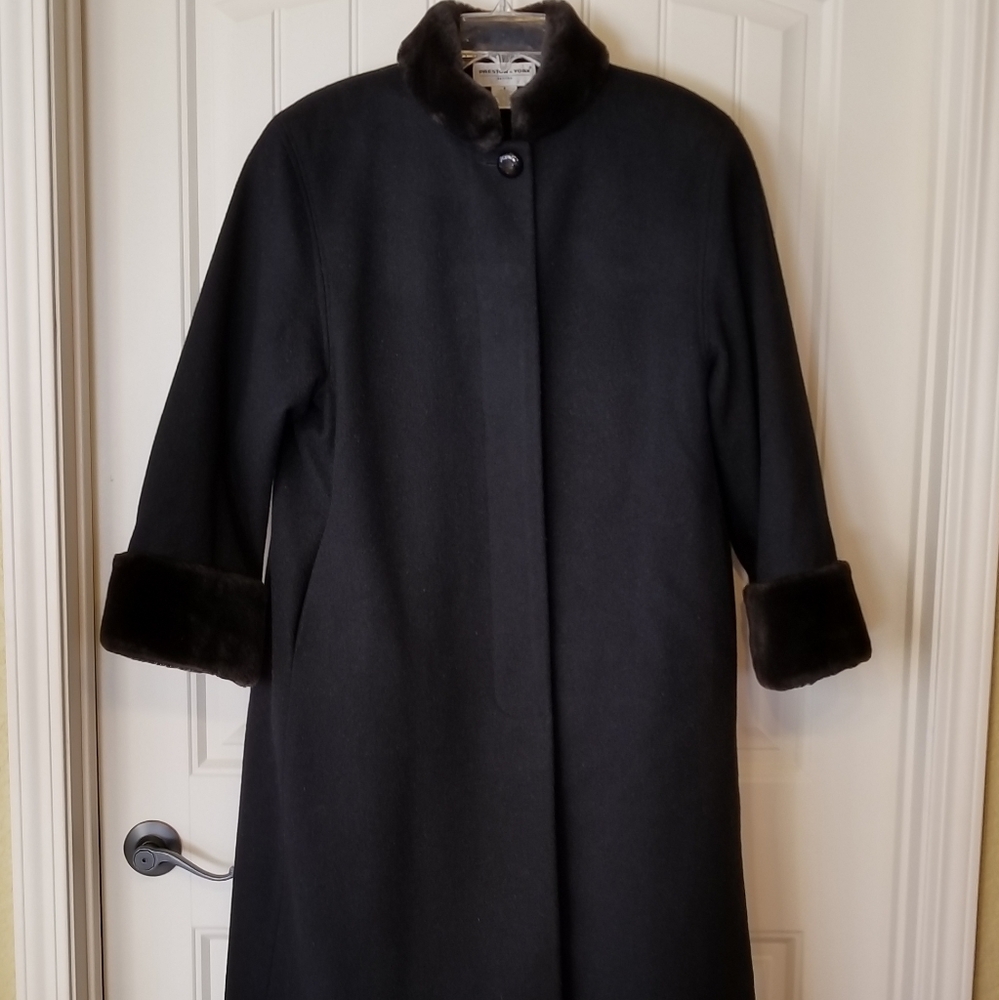 100% Wool Black Long Coat with Brown Fur Trim